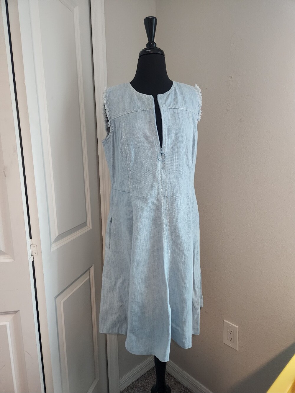 Akris Punto Sleeveless Pale Blue Midi Dress with Front Ring Zipper